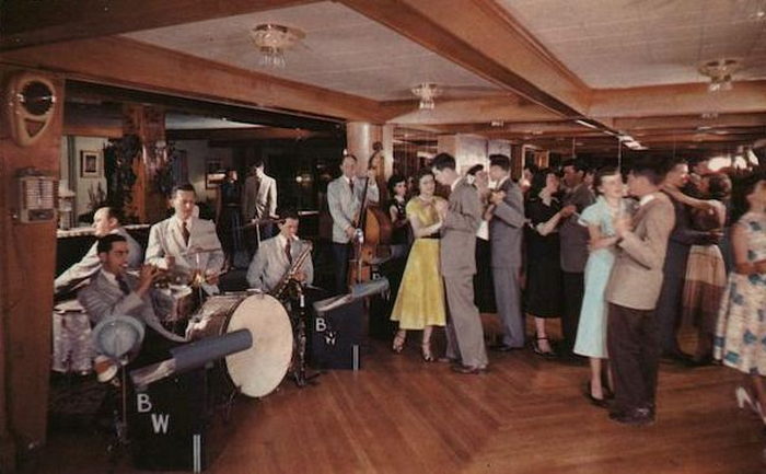 Stricklands Mountain Inn and Cottages - Vintage Postcard And Photo (newer photo)